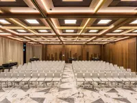 Raffles Europejski Warsaw Отели рядом с достопримечательностью «Площадь Гжибовского»