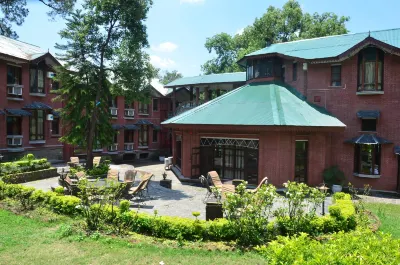 WelcomHeritage Taragarh Palace Các khách sạn gần Shiv temple,dhang