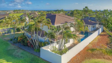 Pau Laka 5 Bedroom Home by RedAwning