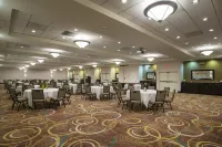 Holiday Inn & Suites Bloomington-Airport Hotels in Bloomington