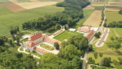 Schloss Thalheim Hotels near Apotheke zum goldenen Lowen