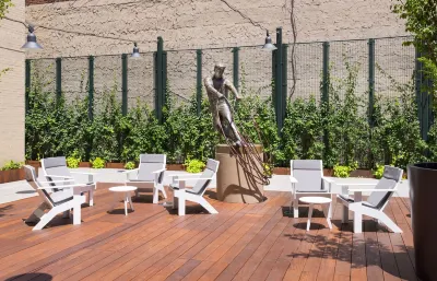 Hotel Indigo Old Town Alexandria Отели рядом с достопримечательностью «Контрабандс энд Фридмен Семетери Мемориал»