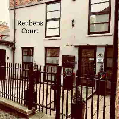Reubens Court and City Apartments Hotel Exterior