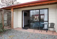 Pinewood Motels Hotels in Burkes Pass