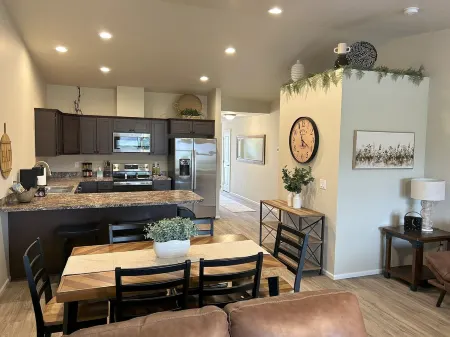 Brand New Luxury Townhouse Getaway in Lewiston, Idaho!