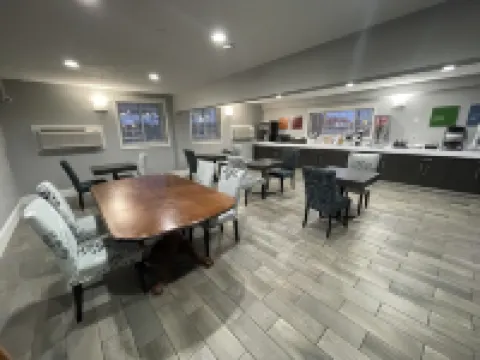Countryside Inn & Suites Omaha East-Council Bluffs IA Hotels in Lewis