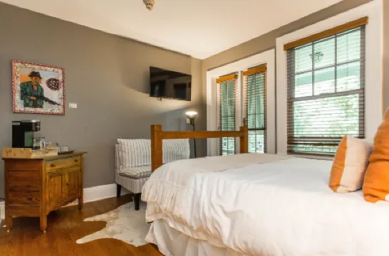 Southmoreland on the Plaza an Urban Inn