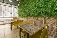 RedDoorz at Tara Homestay Palembang فنادق في Ilir Timur II