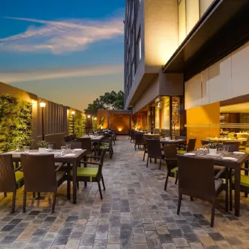 Lemon Tree Hotel Viman Nagar Pune Отели рядом с Аэропорт Логеджаон