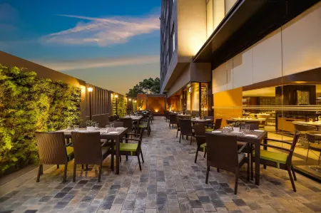 Lemon Tree Hotel Viman Nagar Pune Отели рядом с достопримечательностью «Технологический институт Арми»