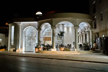 Hotel Flowers Отели в г. Бијаковићи