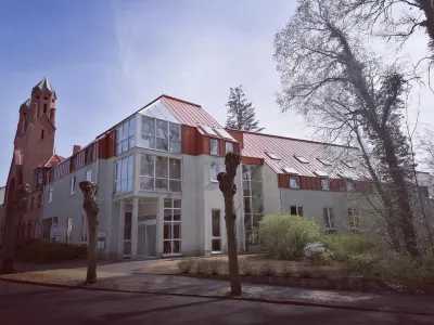 AKZENT Parkhotel Trebbin Hotels in der Nähe von Spargel- und Erlebnishof Klaistow