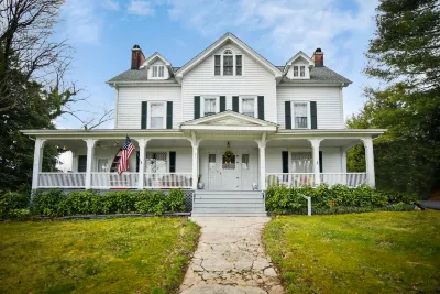 Love Lane Bed & Breakfast Hotels in Lake Junaluska