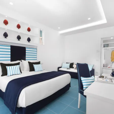 YourHome - Sersale Suites Отели рядом с достопримечательностью «Пляж Леонеллис»