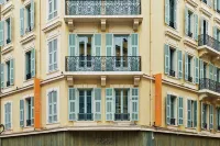 Hostel Ozz by HappyCulture