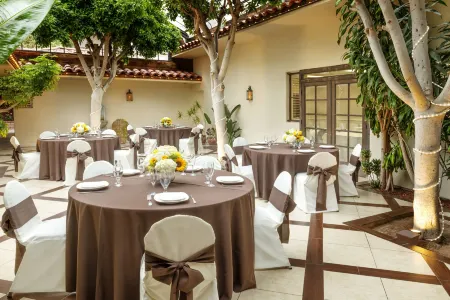 Clocktower Inn Ventura Отели рядом с достопримечательностью «Эмма Вуд Стейт Бич»