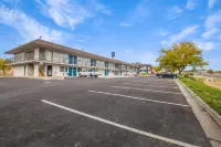 Motel 6 Elko, NV - parking