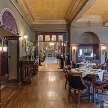 The Detroit Club Отели рядом с достопримечательностью «Стадион «Форд Филд»»