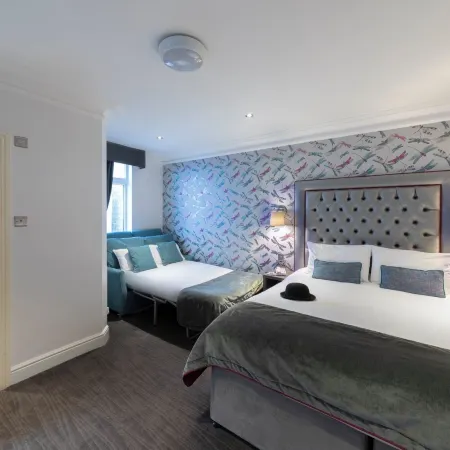 The Beverley Hotel London - Victoria Отели рядом с достопримечательностью «Конгресс-центр Emmanuel Centre»