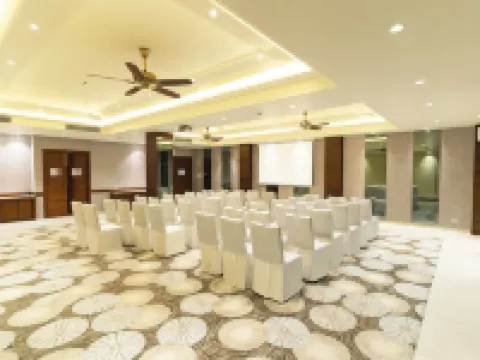 羅斯芬奇薩羅瓦爾港口比姆塔爾酒店 奈尼塔爾酒店