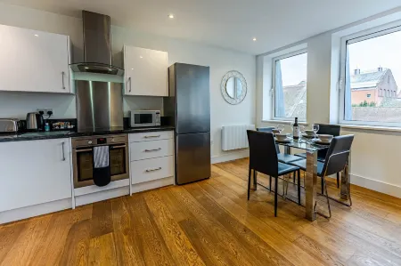 Celador Apartments - Sussex House Serviced Apartments