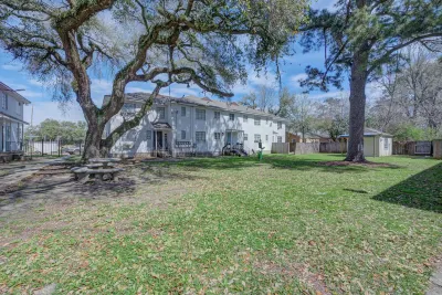 Walk to Tiger Stadium / Near Downtown / King Bed Hotel in zona Louisiana State University