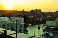 Hotel Marina Club Old Town View - خلابة