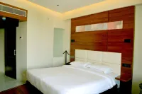 R K Residency - Parkplatz