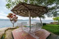 RedDoorz @ Tuktuk Danau Toba Hotels in Tomok