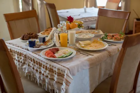 Hotel Vila Zeus Отели рядом с достопримечательностью «Castle of Kruja»