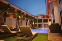 Watergate Boutique Hotel - Rooftop Pools