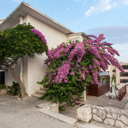 Guest House Marija in Perfect Location Отели рядом с достопримечательностью «Пляж Бене»