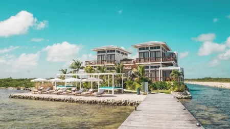 Aruna Resort & Villas Отели в г. Ambergris Caye
