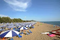 Marina Club Hotel