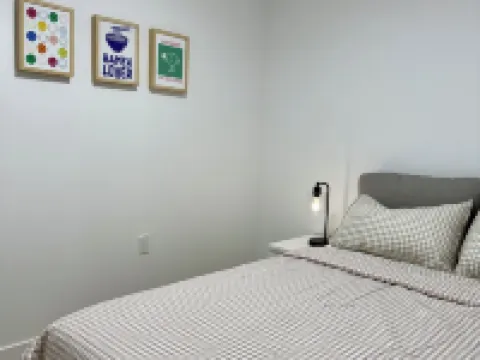 Levida Living - Cozy 2 Bedroom Suite at the Heart of Langley Hotels in Langley Township