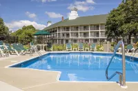 Fairbanks Inn - Pools