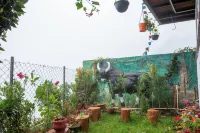 Syamantac Villa Hotels near Silver Cascade Waterfall