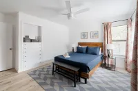 The Oak King Bed Huge Backyard - Parvekkeita
