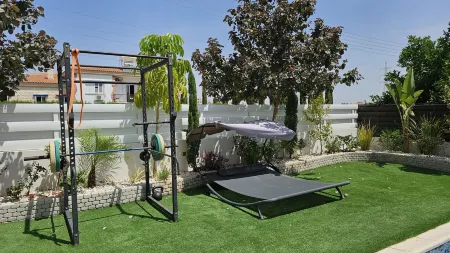 Stay M & L Villa Отели в г. Voroklini