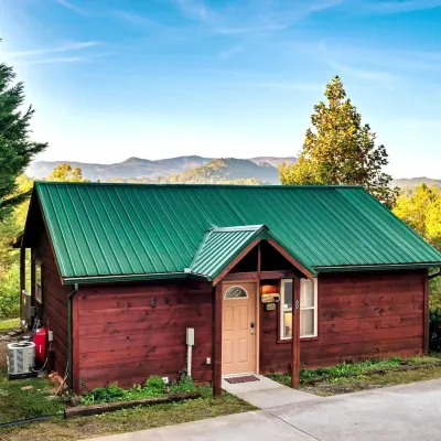 Views I Firepit I Pool Table I Hot Tub I Sleeps 4 Hotels in Sevier County