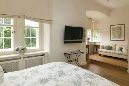 Schlosshotel Münchhausen Отели в г. Хамельн-Пирмонт