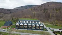 Szkolna, Sun & Snow - vue sur la montagne