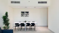 Palette Lavish Apartments at Concord tower with Rooftop Pool