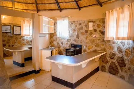 Thakgalo Honeymoon Suite - 2211 Отели рядом с достопримечательностью «Matobo National Park.»