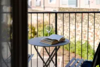 Minerva - by Myhomeincomo