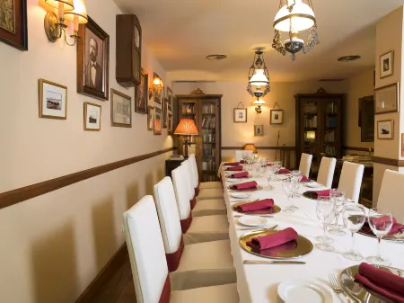 Yit Vereda Real Отели рядом с достопримечательностью «SALA FANTASIA»