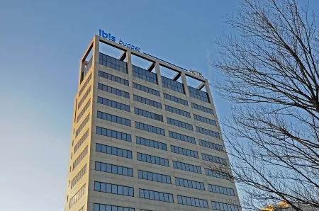 Ibis Budget Amsterdam City South Отели рядом с достопримечательностью «Clara Maria Cheese & Clog Farm»