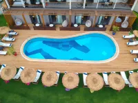 Arwen Hotel - สระว่ายน้ำส่วนตัว