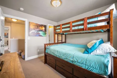 Stellar Location Access To Pool, Hot Tub & BBQ