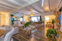 Two Bedroom Beach House Minutes from Carbon Beach